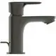 Wasserhahn von Ideal Standard in Magnetgrau mit schmalem Auslauf und Hebel zum Regulieren des Wasserflusses. Moderne, funktionale Formgebung.